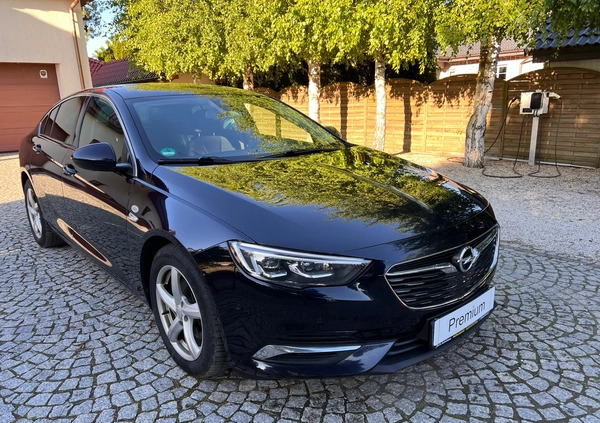 Opel Insignia cena 60900 przebieg: 179000, rok produkcji 2019 z Brwinów małe 232